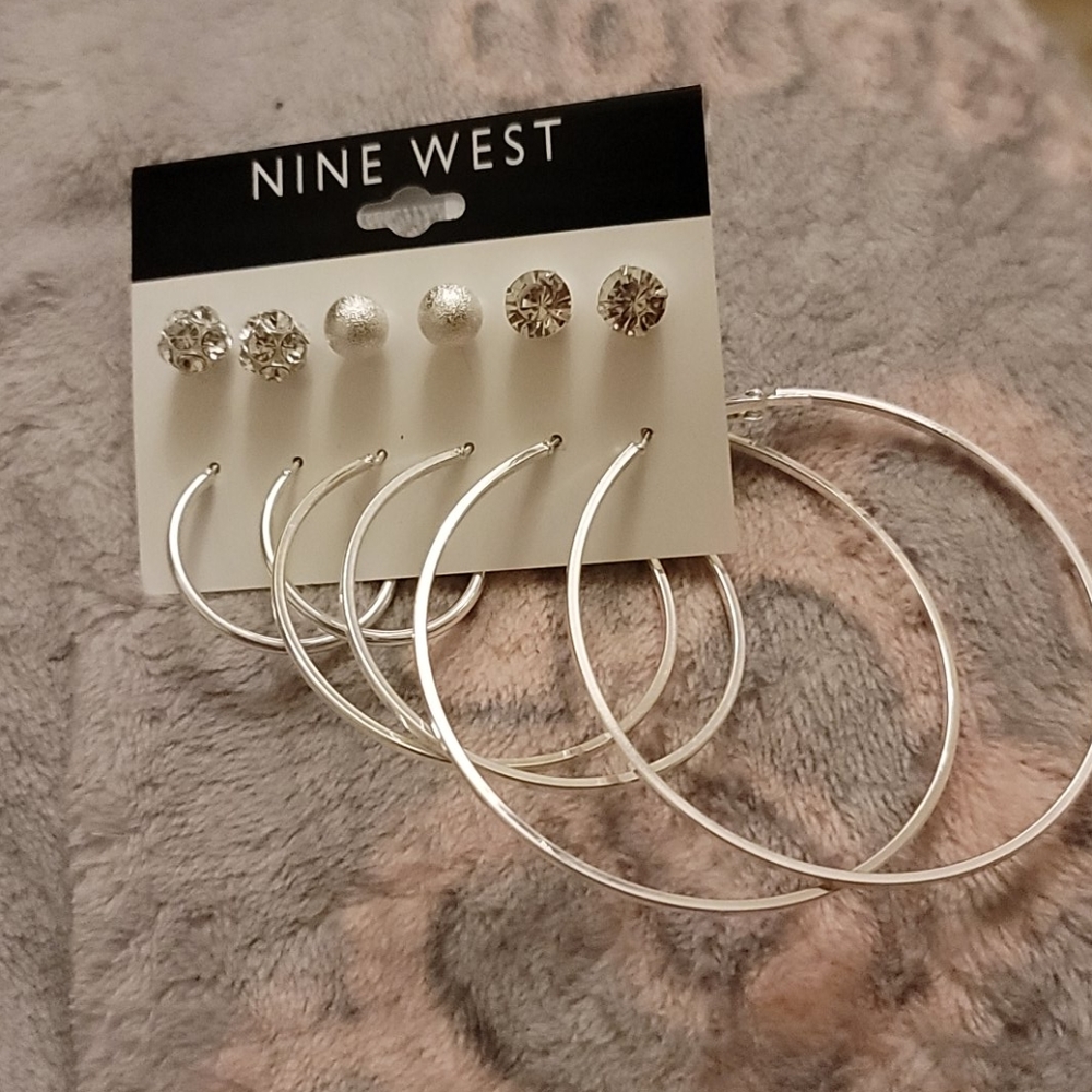 6 pairs nine west earring set